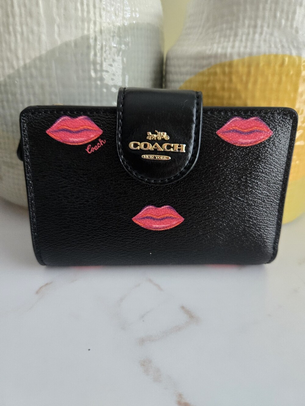💋Like New Coach Lips Print Black Leather Trifold Wallet💋